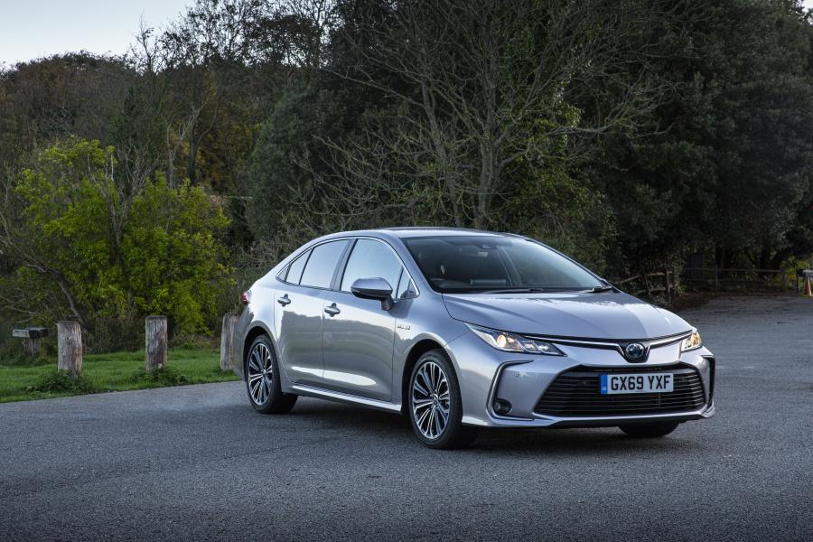  Toyota Corolla Hybrid Sedan 2019 года  (UK) (фото 1 из 29)